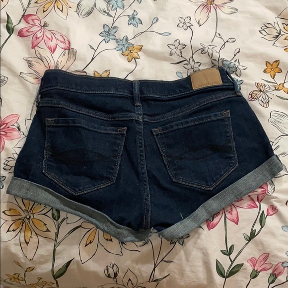 Abercrombie and Fitch low rise shorts - Picture 2 of 4